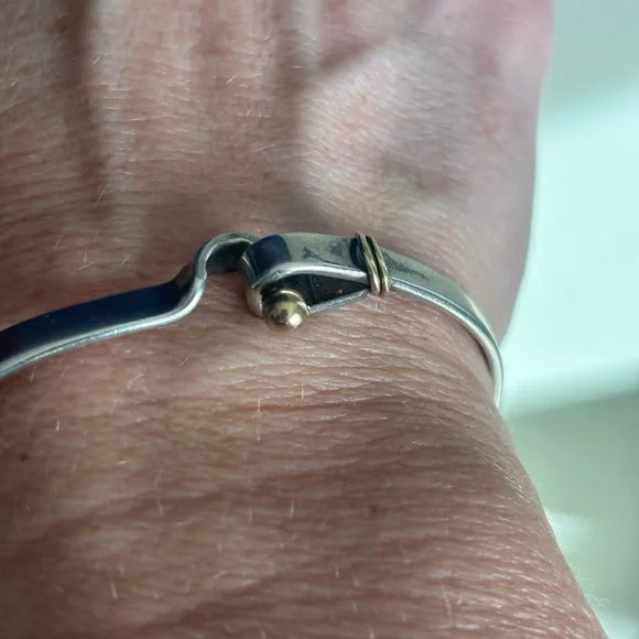 Tiffany & Co. HOOK BUCKLE BRACELET IN GOLD AND SILVER - Picture 4 of 5